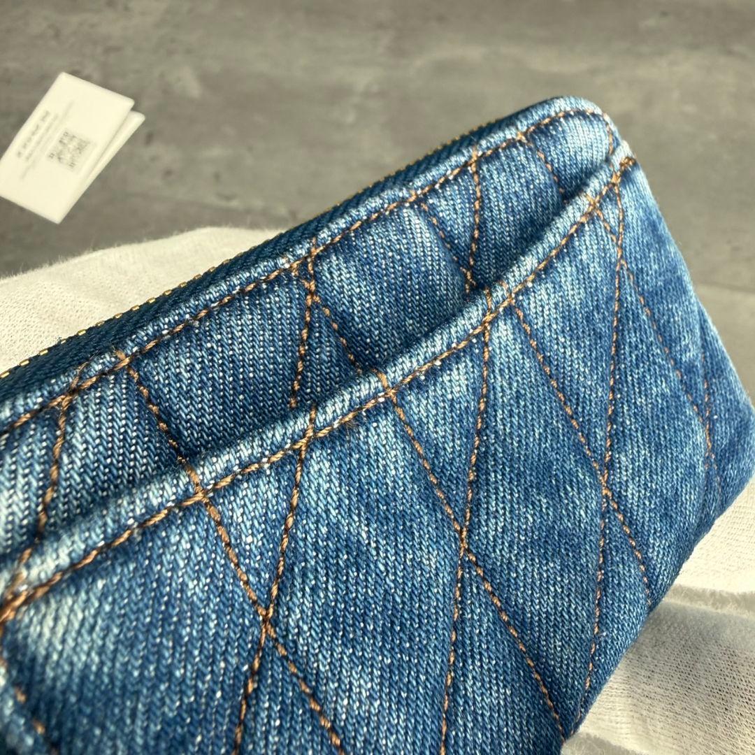 ★未使用品★COACH デニム キルティング ラウンドジップ マルチケース