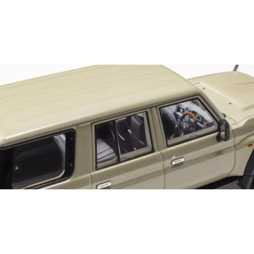京商 1/ 43 トヨタ ランドクルーザー 70 (ベージュ)