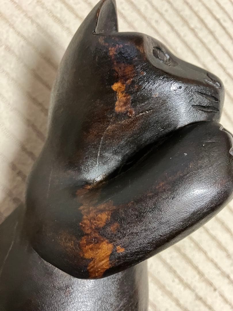 猫　木彫置物