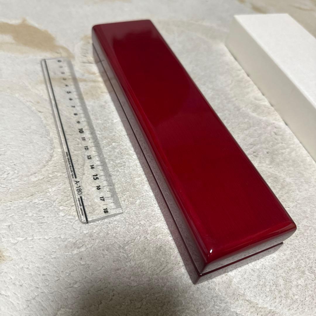 赤い高級木製ギフトボックス