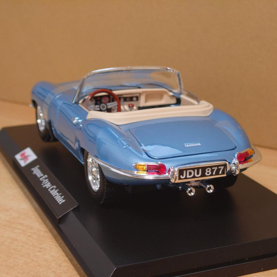 1/18 ジャガーEタイプ カブリオレ1961 ブルー マイスト合金製ミニカー