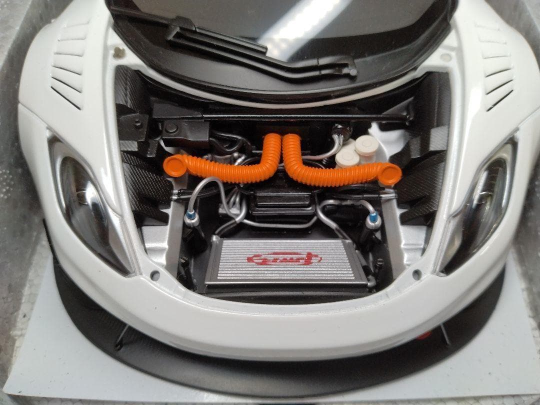 275　未使用　1/18　オートアート　マクラーレン　12C　GT3　　ホワイト