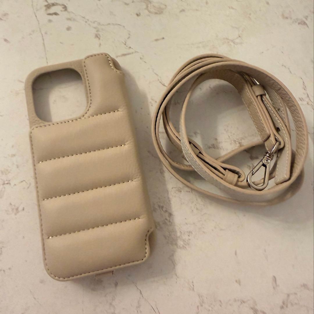 DEMIU ベージュ iPhone16pro ストラップ付き　美品