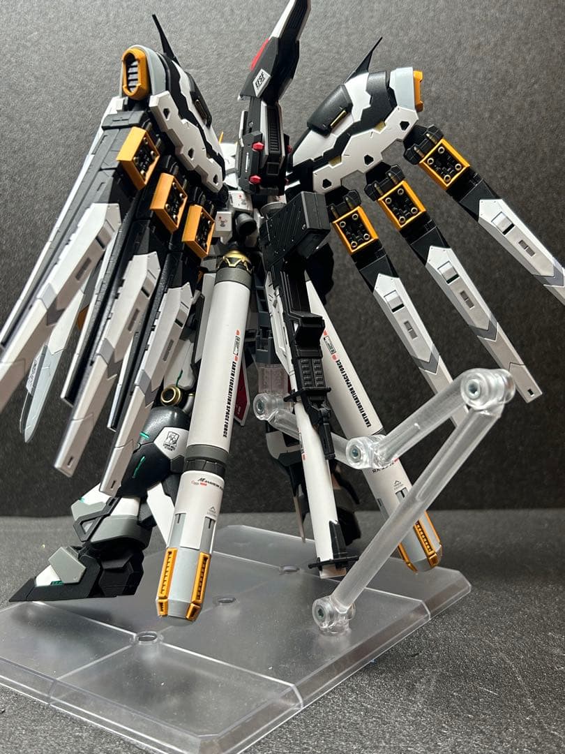rg hi-νガンダム　完成品　νガンダムカラー