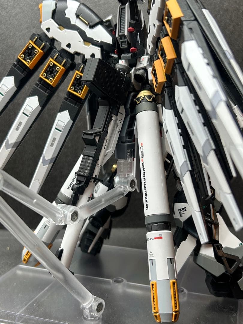 rg hi-νガンダム　完成品　νガンダムカラー