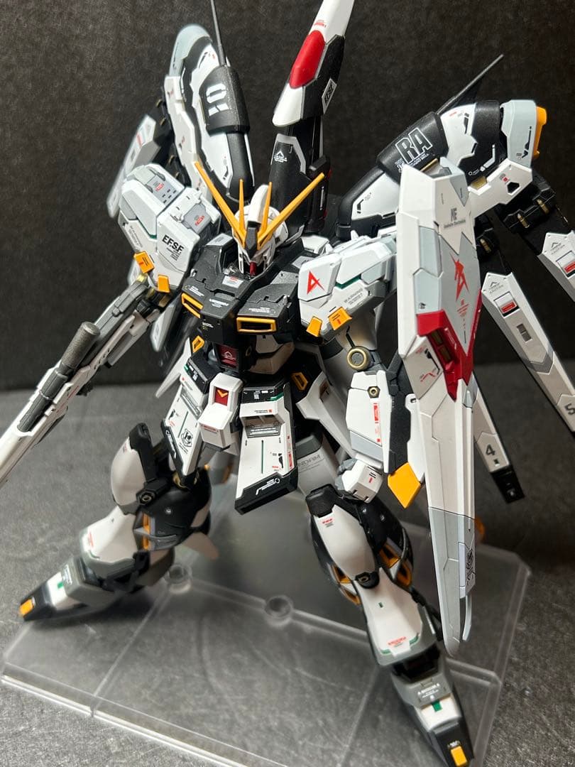 rg hi-νガンダム　完成品　νガンダムカラー