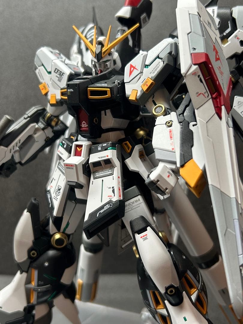 rg hi-νガンダム　完成品　νガンダムカラー