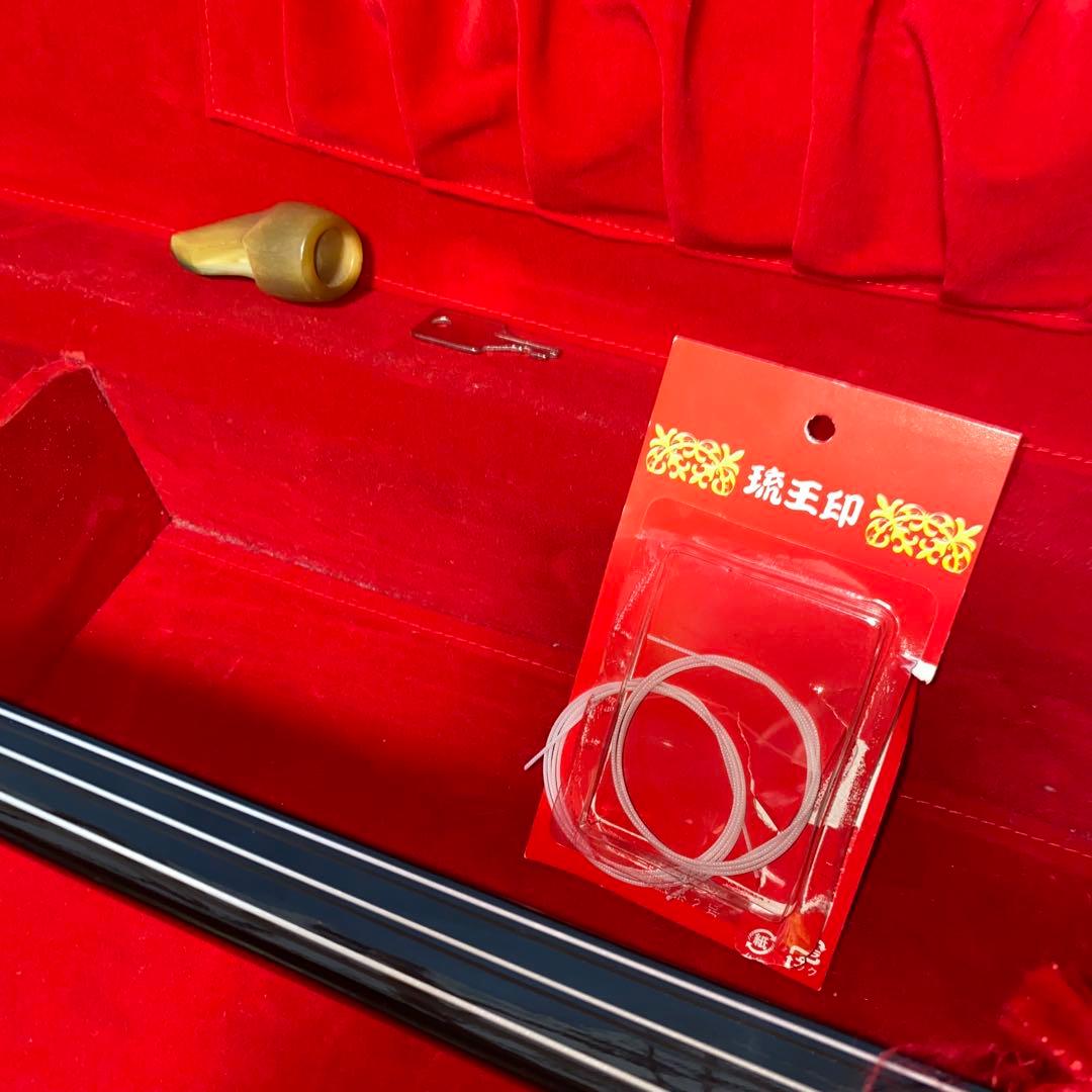 沖縄民族楽器　三線本体 強化張り蛇皮製 付属品　鍵付きハードケース