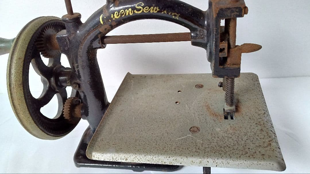 お値下げ　Queen 手回しアンティーク　ミシン