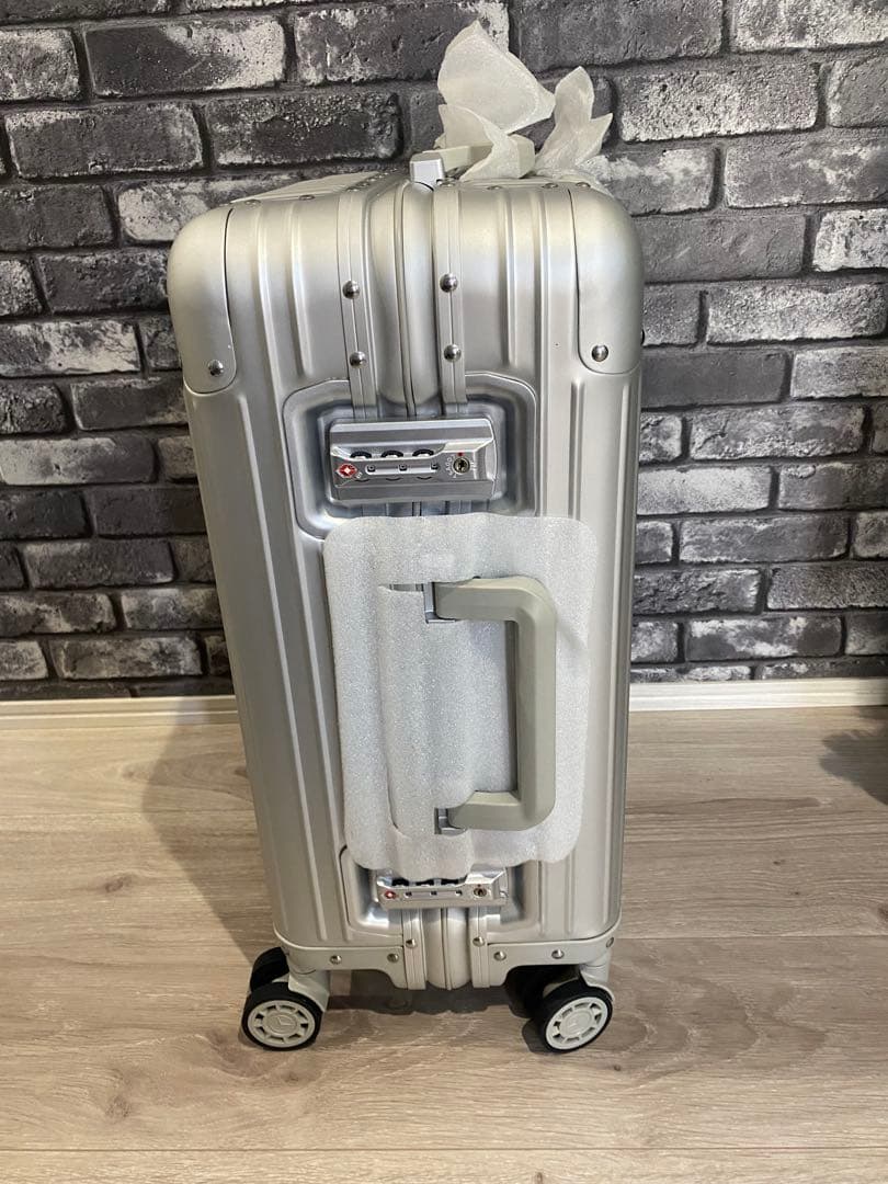 新品未使用　メルセデス・ベンツ　アルミスーツケース　32リットル　限定非売品