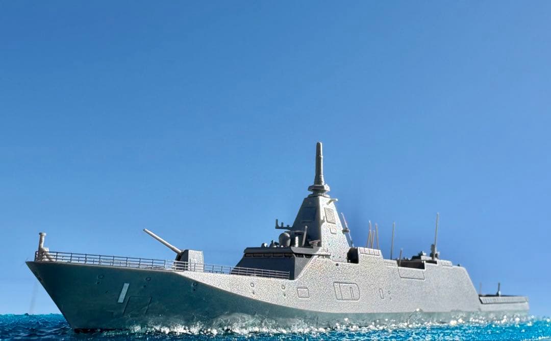 1/700 もがみ型護衛艦一番艦もがみ　全塗装　洋上ジオラマ