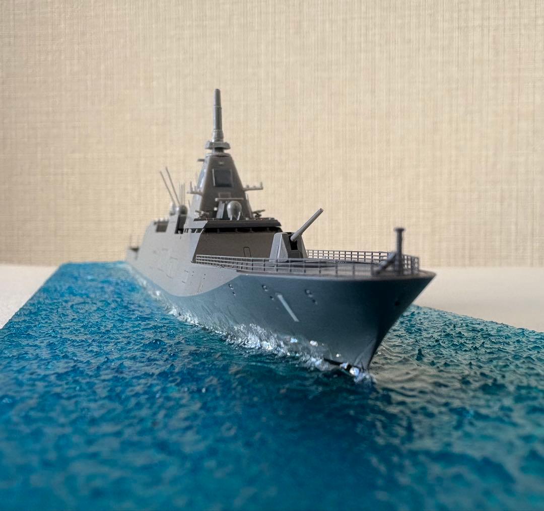 1/700 もがみ型護衛艦一番艦もがみ　全塗装　洋上ジオラマ