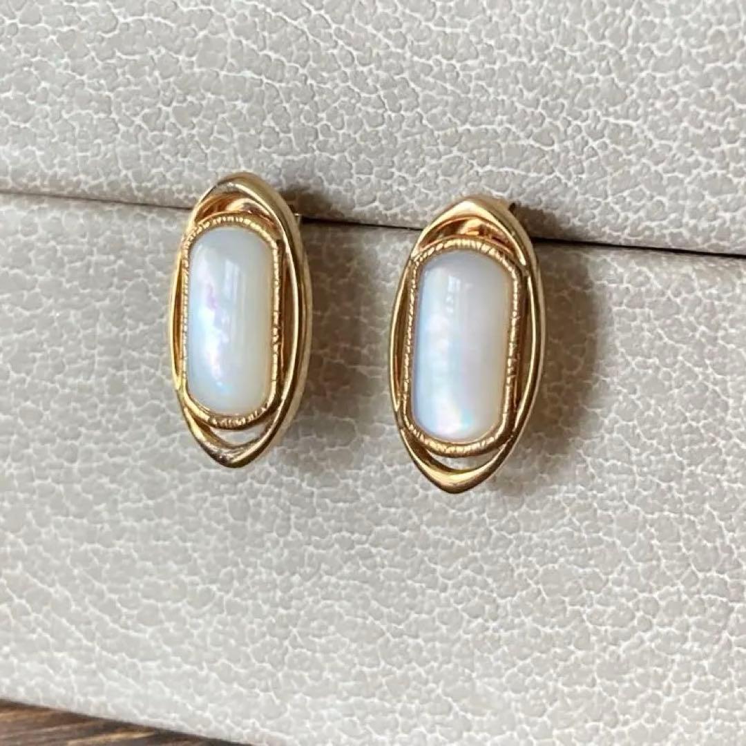 美品　アガット　ホワイトシェル　k10 ピアス