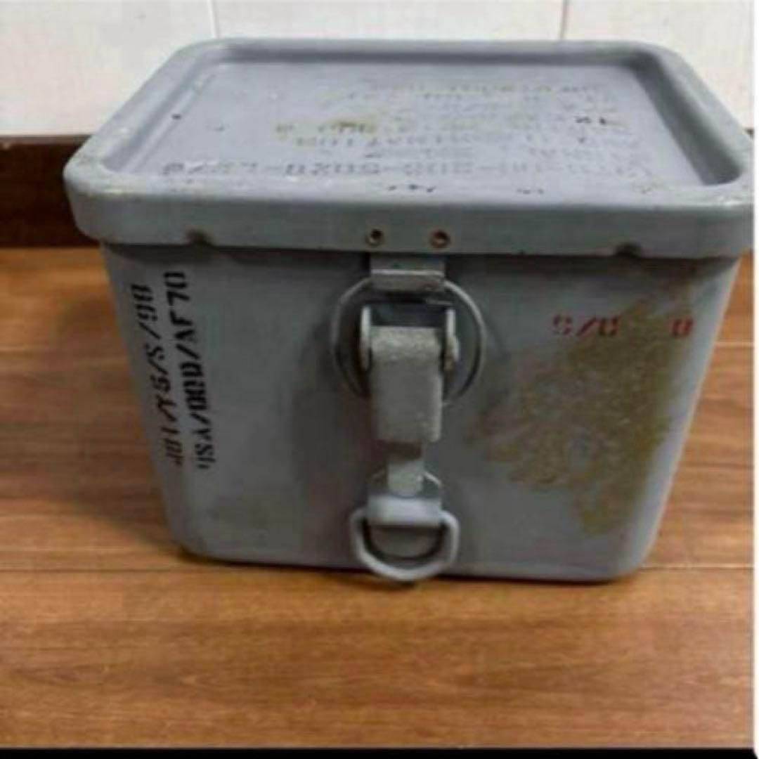 米軍　実物　SIGNAL SMOKE CASE ②送料無料