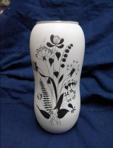 スウェーデンの５０年代を代表するスティグ・リンドベリの銀スクラッチの花瓶