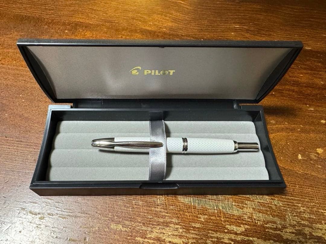 PILOT 万年筆 キャップレス　白絣　ニブ【F】　　7/11〜14発送お休み
