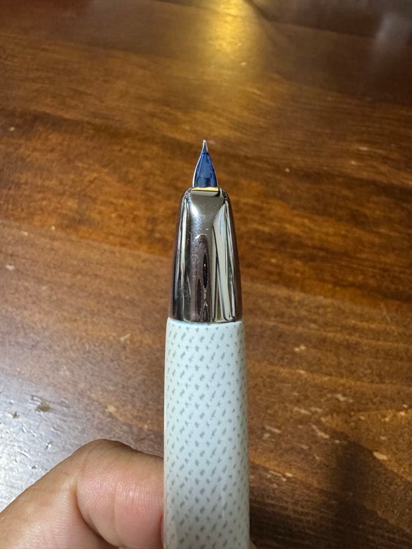 PILOT 万年筆 キャップレス　白絣　ニブ【F】　　7/11〜14発送お休み