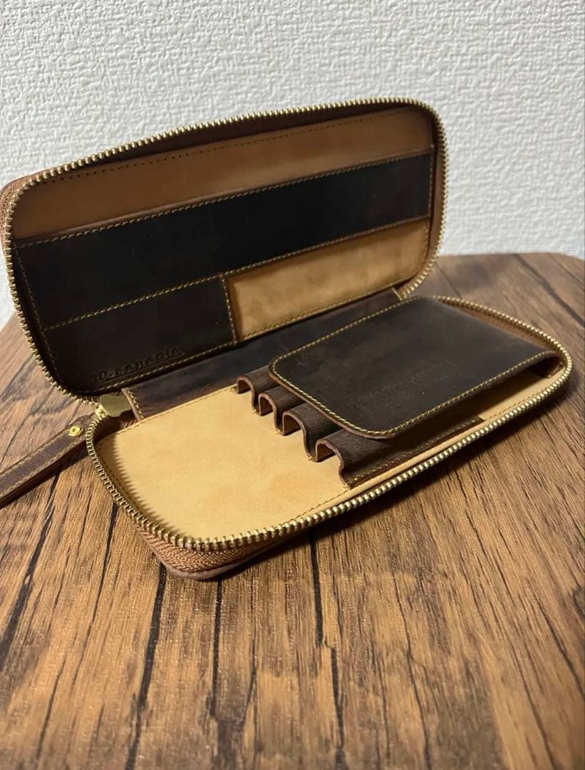 バハギア　ラウンドジップペンケース