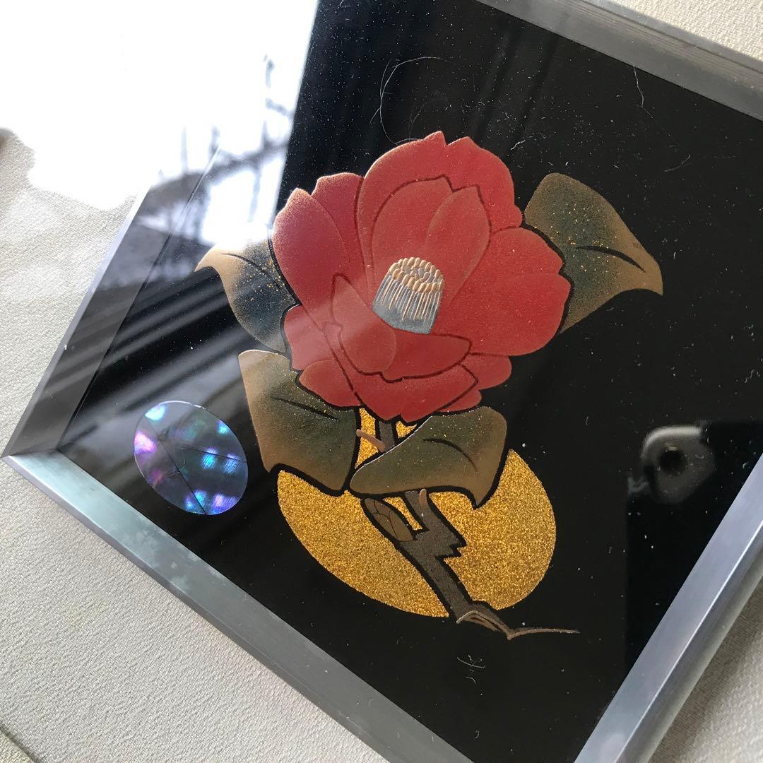 金箔 椿のアート作品