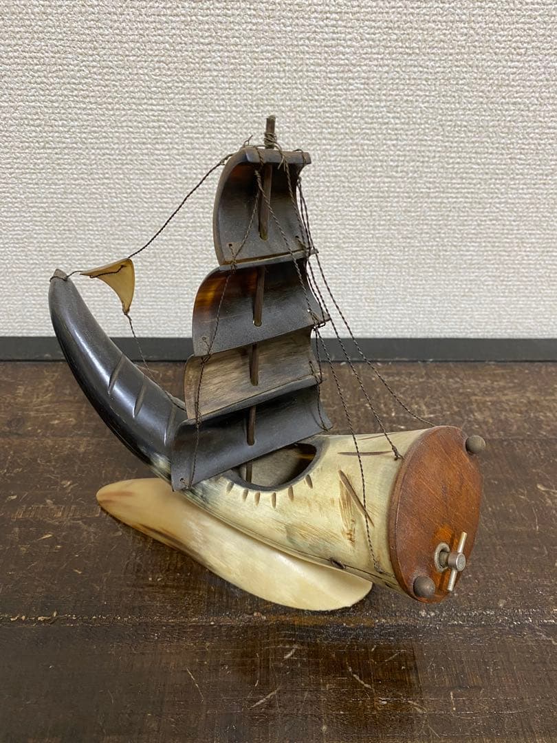 水牛の角を使用した美しい帆船の模型、オルゴール付き、約25cm高
