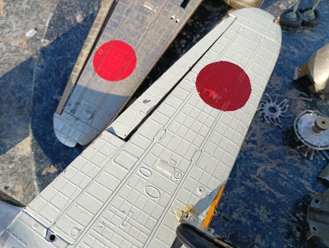 １６０４）ずっしり重いダイカスト製　ゼロ戦？　２機まとめて　難あり