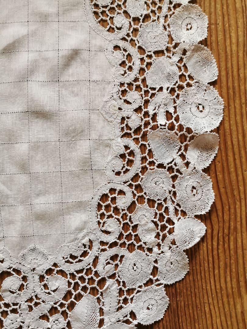 アンティークブルージュ草花紋ボビンレース ラージオーバル梯子刺繍リネンドイリー