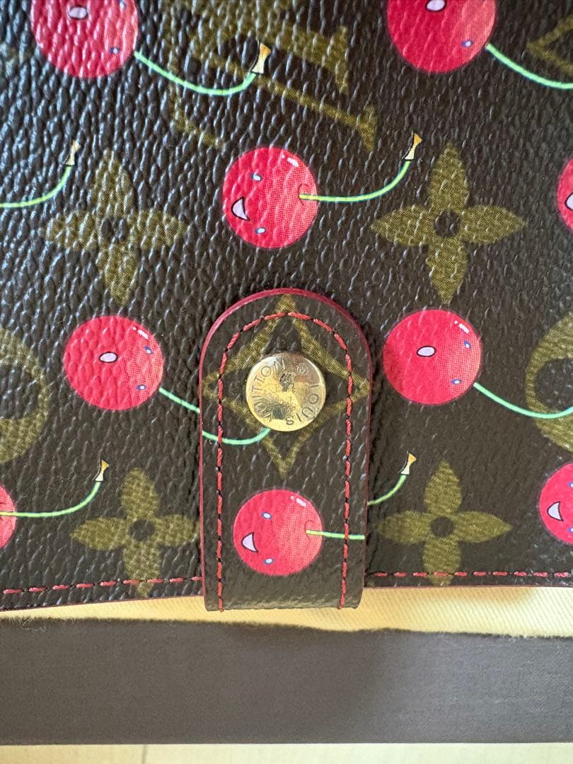 チェリー 二つ折り財布