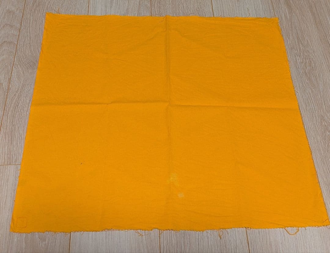 馬の置物　木箱と敷布付き　A