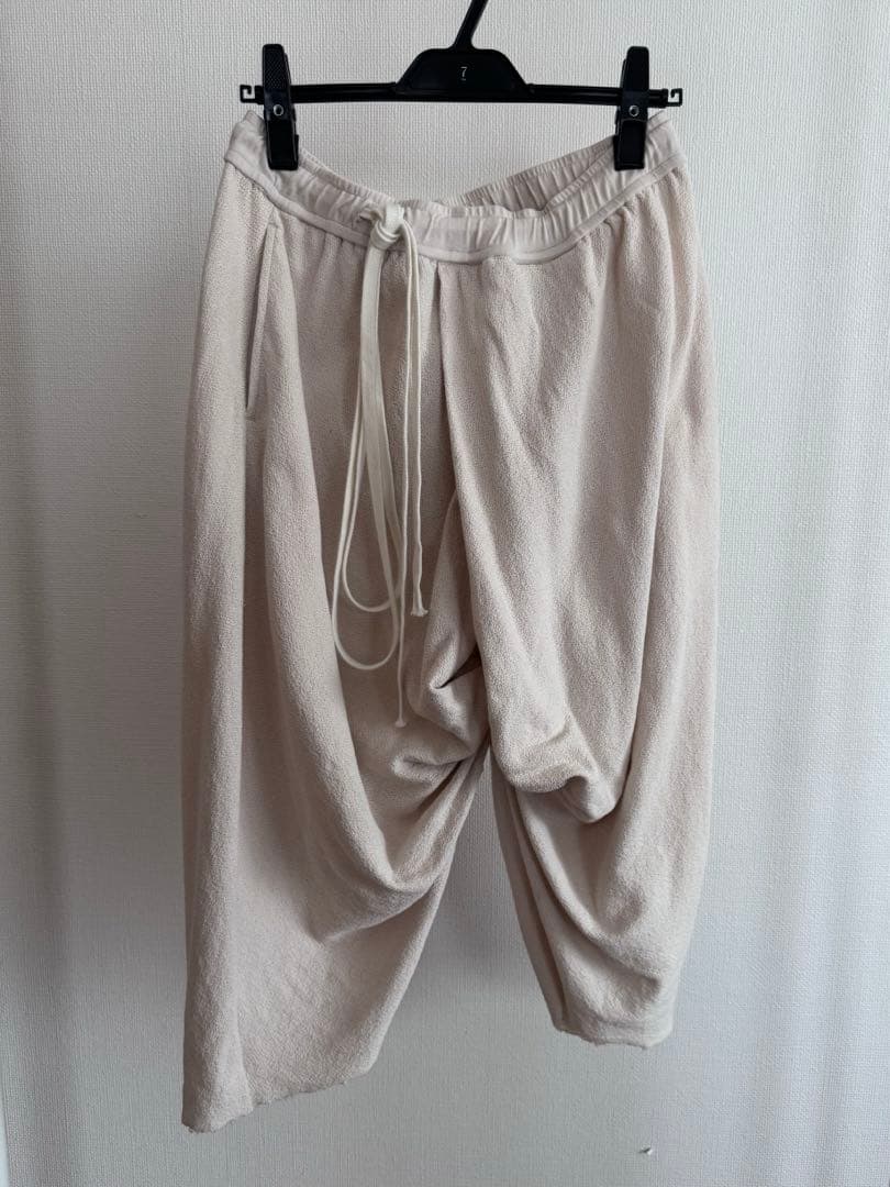 パンツ JULIUS Shirring Crotch Cropped Pants