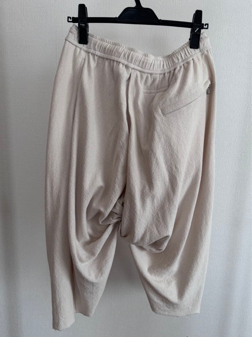 パンツ JULIUS Shirring Crotch Cropped Pants
