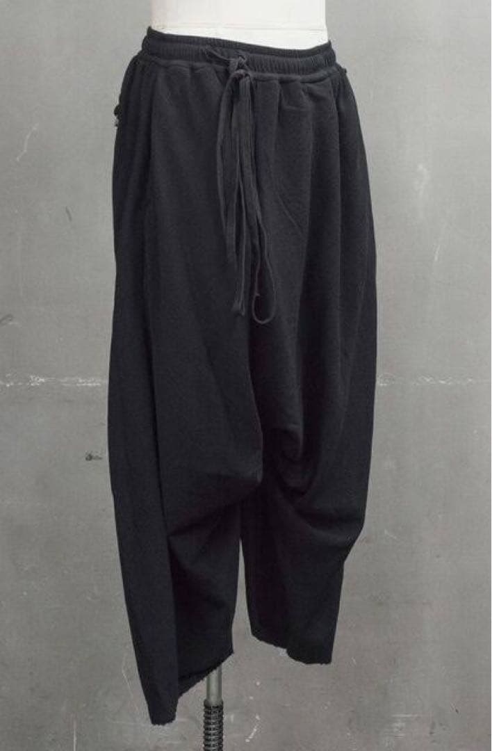 パンツ JULIUS Shirring Crotch Cropped Pants