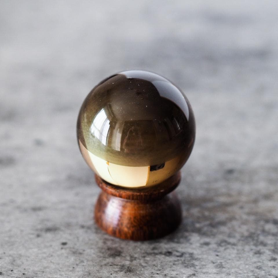最高品質スモーキークォーツ スフィア 丸玉　３cm　スフィア　木製台座付き