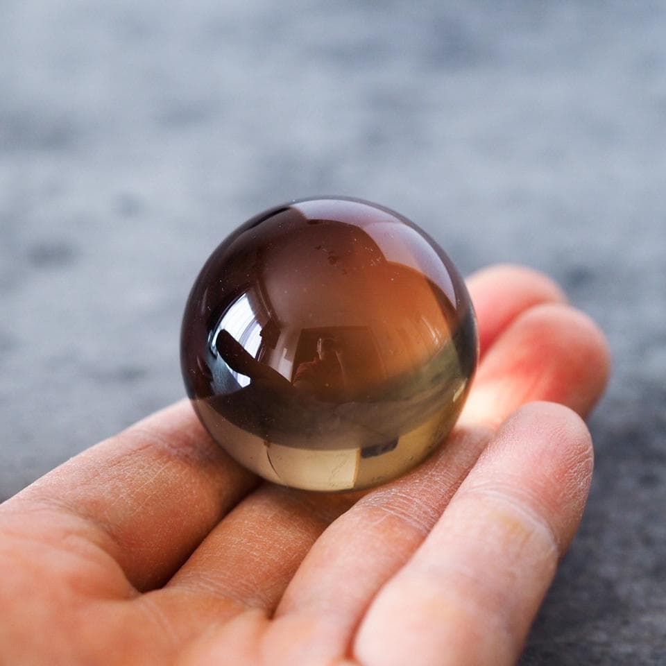 最高品質スモーキークォーツ スフィア 丸玉　３cm　スフィア　木製台座付き