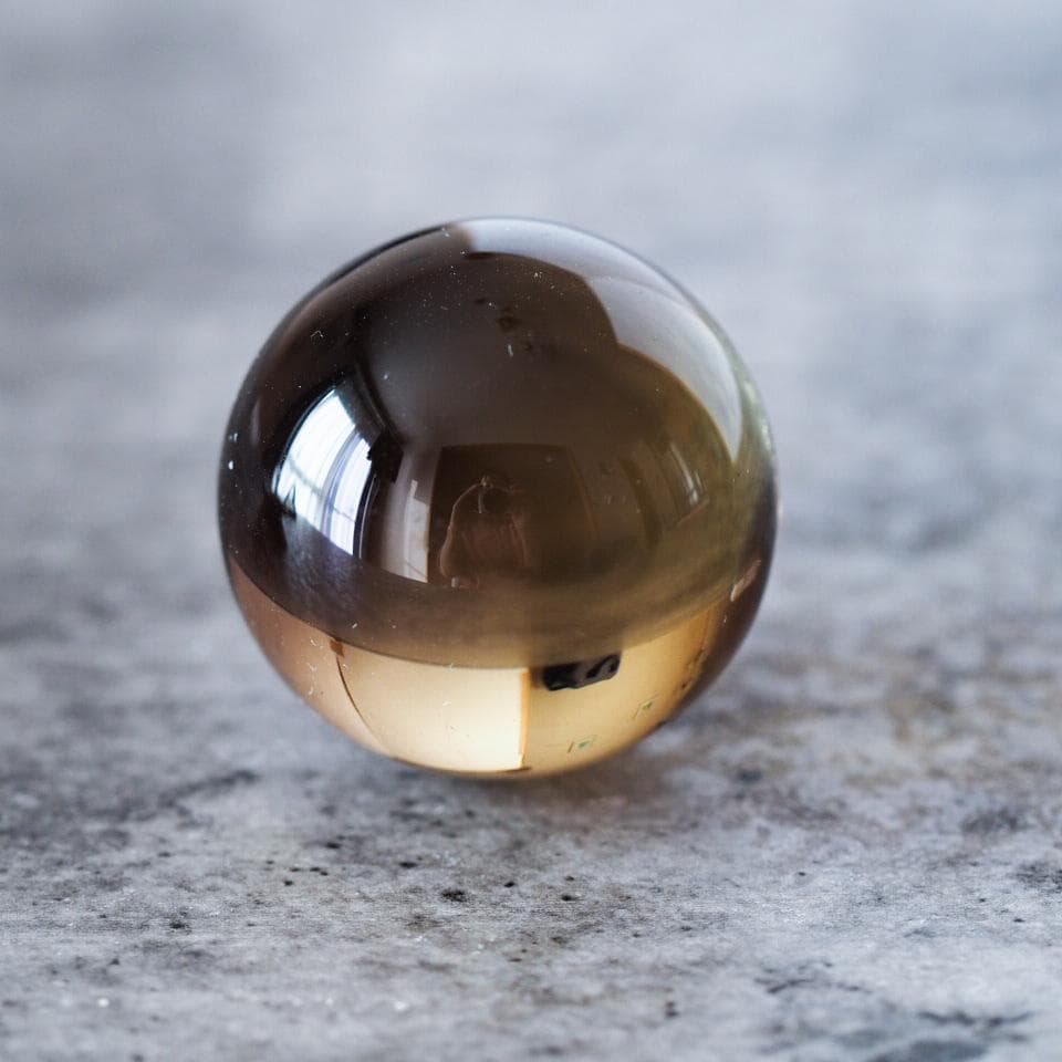最高品質スモーキークォーツ スフィア 丸玉　３cm　スフィア　木製台座付き