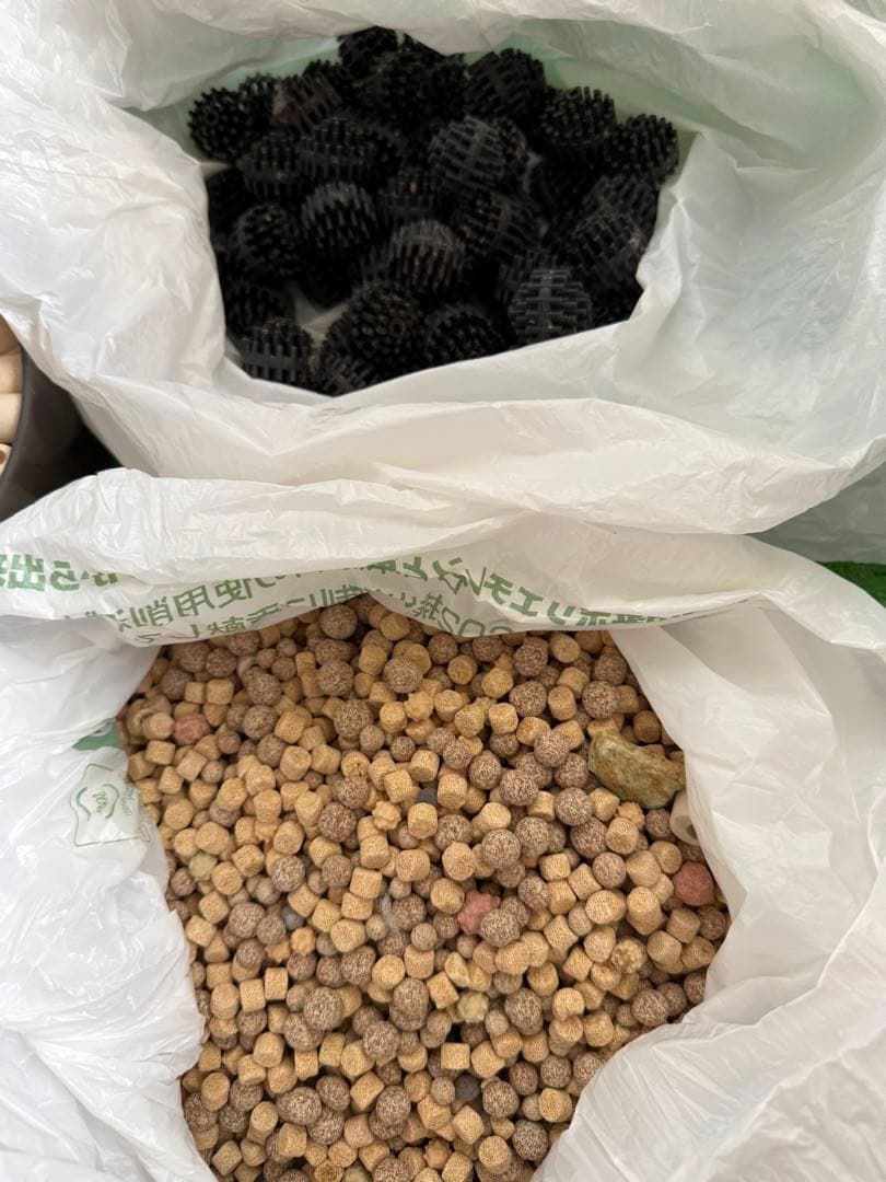 外部フィルターと多様なろ材セット