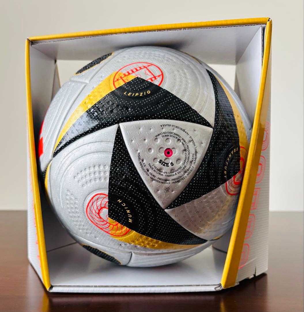 アディダス　サッカーボール　5号球　EURO 2024 　公式球