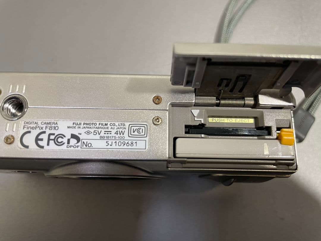 FUJIFILM FinePix F810 コンパクトデジタルカメラ