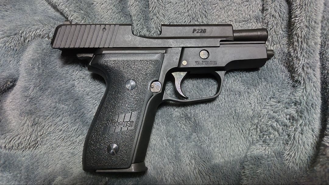 タナカ p228HW POLIZEI（スイスポリスver.）予備mg付 ガスブロ