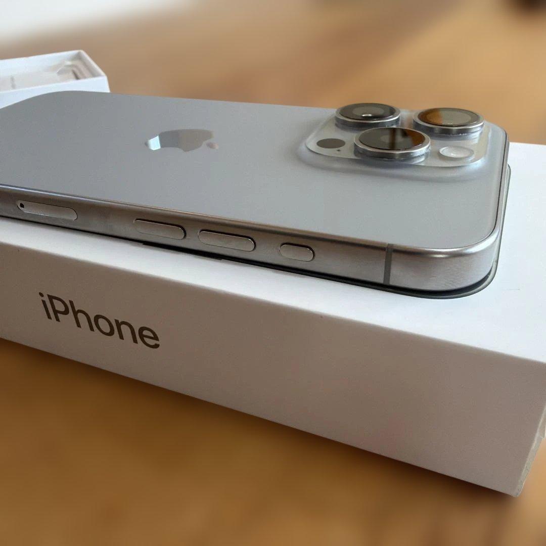 【美品・箱付き】iPhone 15 Pro 256GB SIMフリーモデル