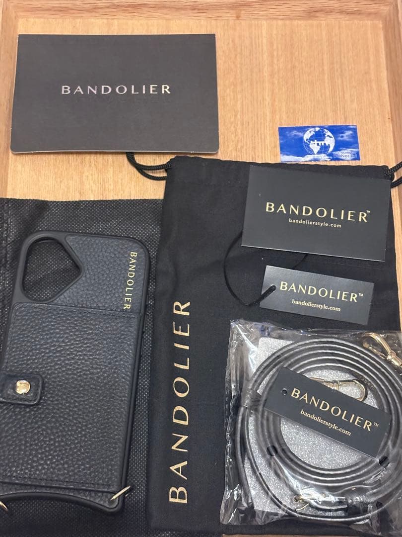 バンドリヤー　BANDOLIER iPhone16ケース　ストラップ付