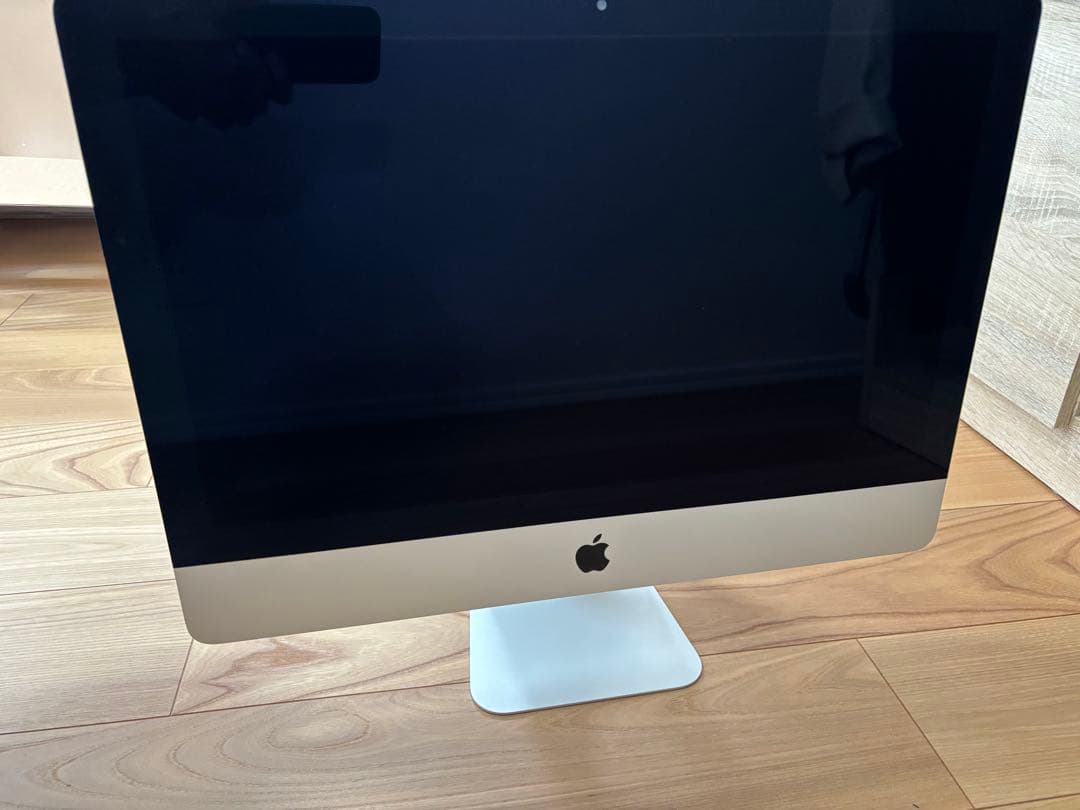 Apple iMac 21.5インチ (Intel Core i5)