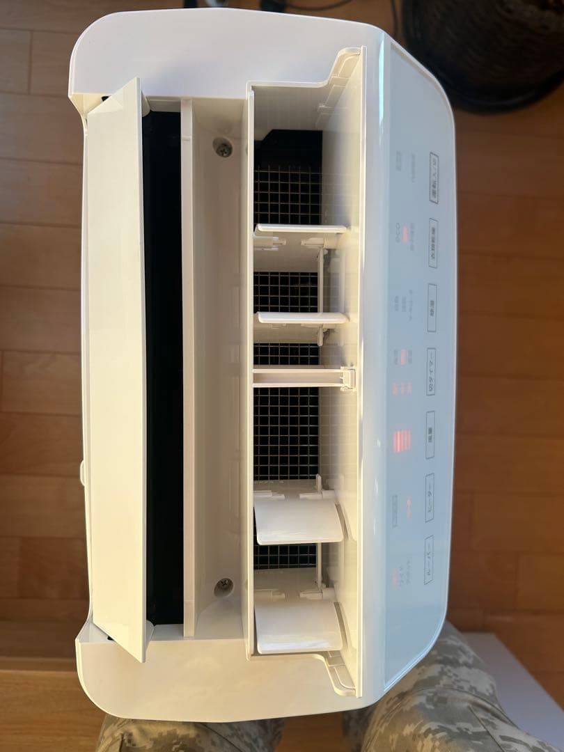 CORONA 除湿機 タワー型 ホワイト　衣類乾燥除湿機　CD-WH1822