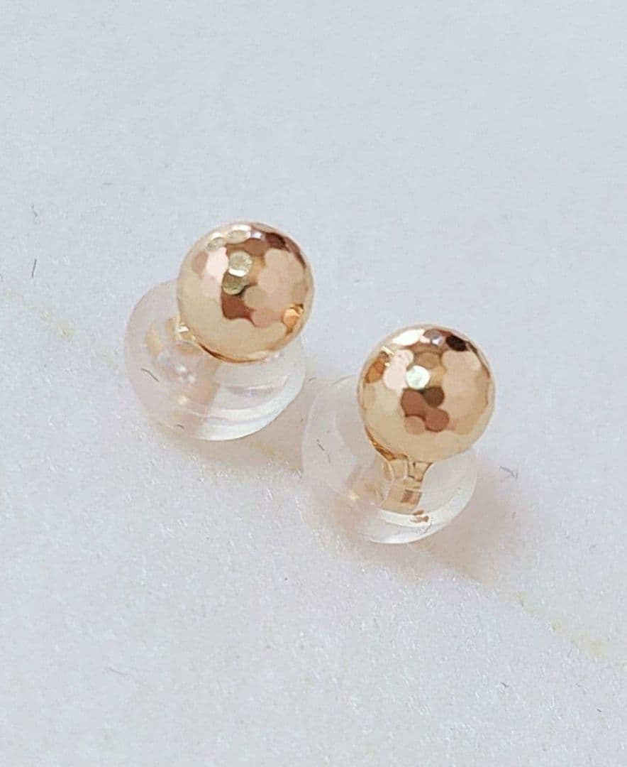 新入荷 未使用品 k18 カットボール ピアス