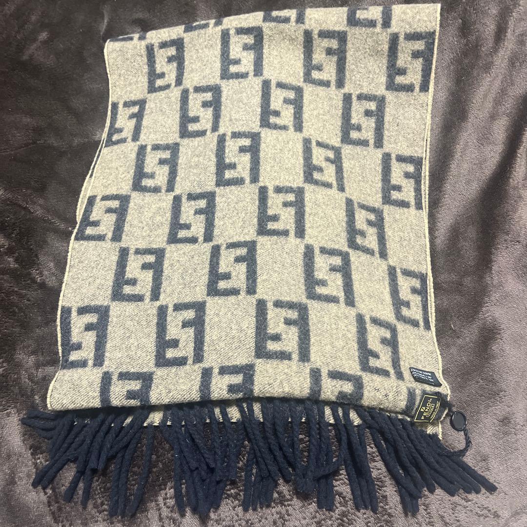 FENDI ウールマフラー ロゴ入り