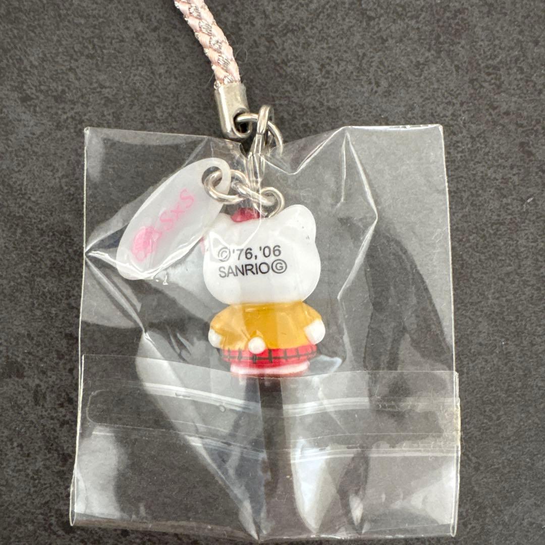 ご当地キティ　品川女子学院　中等部　赤　ストラップ　根付け