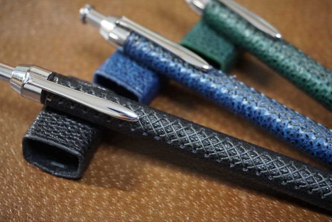 【セール】黒色　革軸ペン　消しゴムケースセット