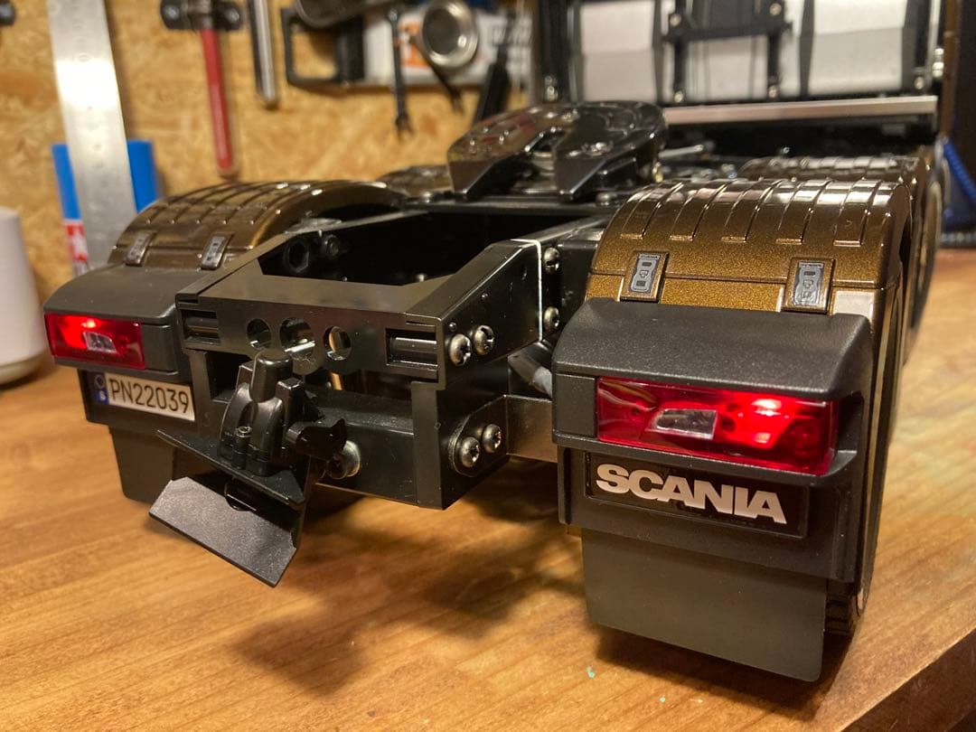 タミヤスカニア8×4 BMW B09マラケシュブラウンウレタン鏡面塗装仕上げ