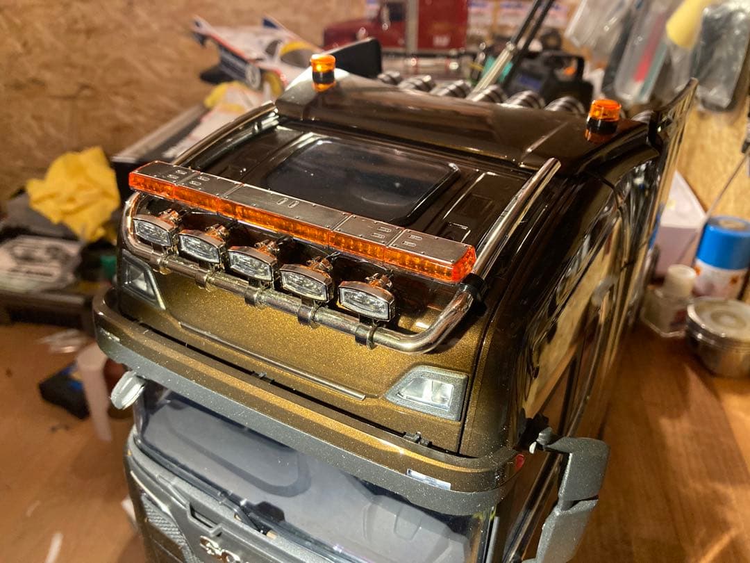 タミヤスカニア8×4 BMW B09マラケシュブラウンウレタン鏡面塗装仕上げ