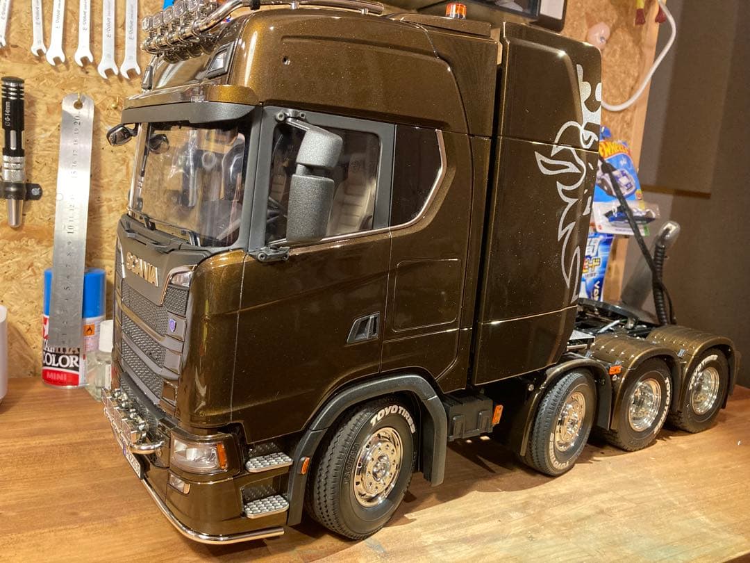 タミヤスカニア8×4 BMW B09マラケシュブラウンウレタン鏡面塗装仕上げ