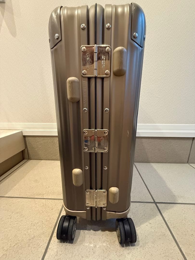 【機内持ち込み可能サイズ】RIMOWA チタニウム キャリーケース